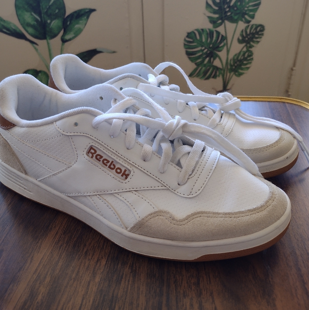Men's Reebok M9 Court advanced, white with brown. Size 10